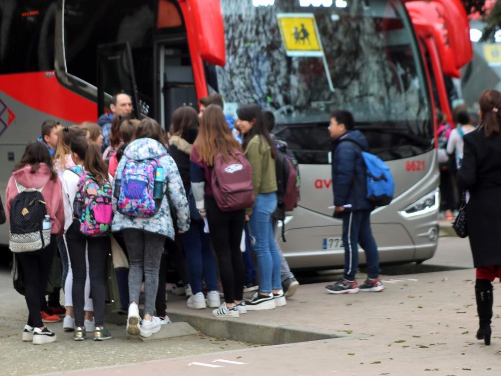 El Gobierno de Aragón delega el transporte escolar en cuatro comarcas de Huesca y en Barbastro