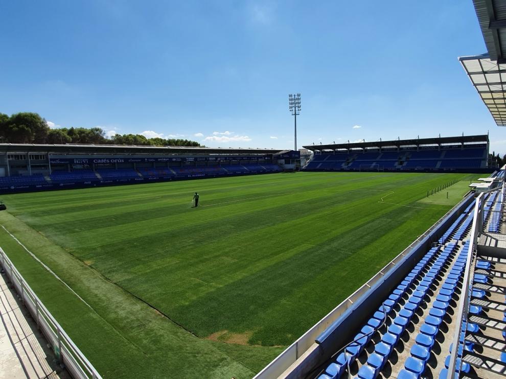 El césped de El Alcoraz se pone "verde que te quiero verde"
