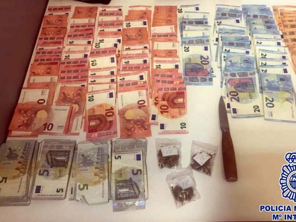 La Policía Nacional interviene 2.555 euros al sorprender a un joven durante un pase de droga en Huesca