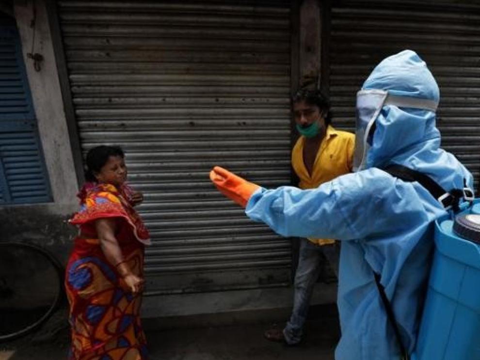 India rompe su propio récord mundial en los contagios diarios