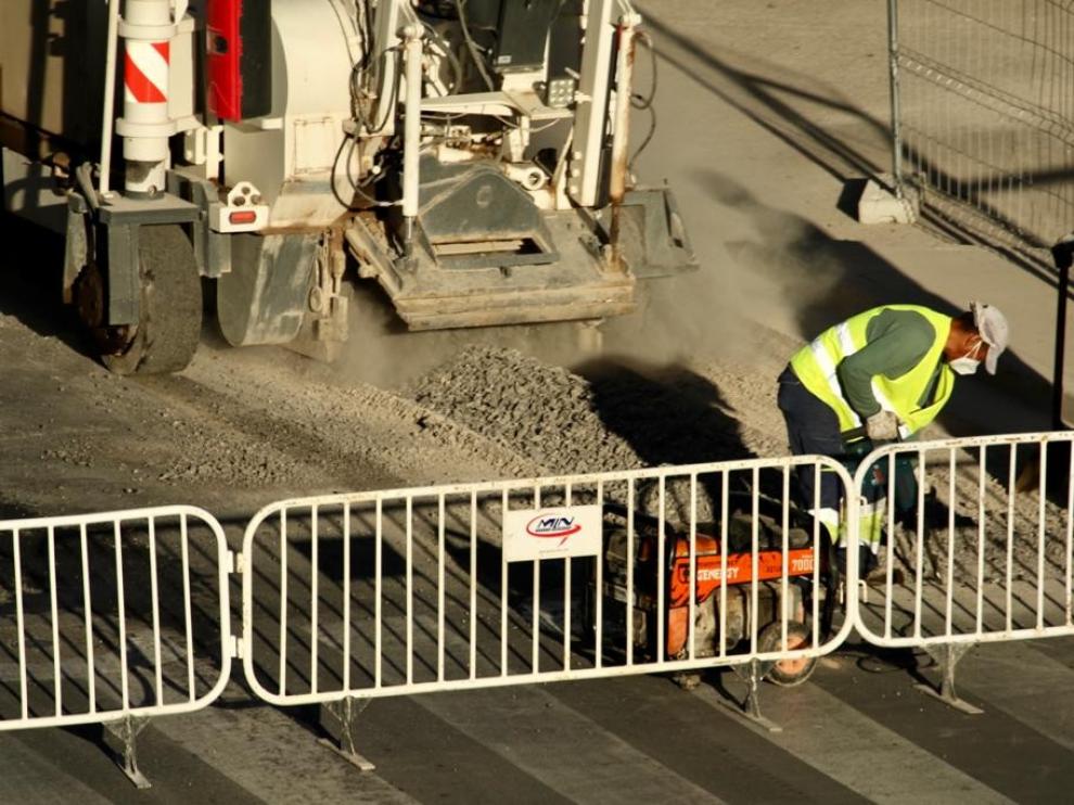 Asfaltado y señalización en la segunda fase de las obras de Ramón y Cajal
