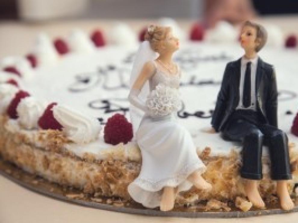 Madrid limita a diez personas las reuniones y prohíbe los bailes en las bodas