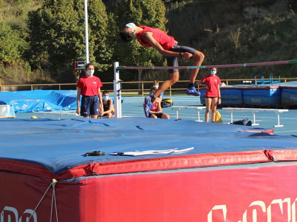 Un récord de España cadete y otro de Hinaco en Monzón