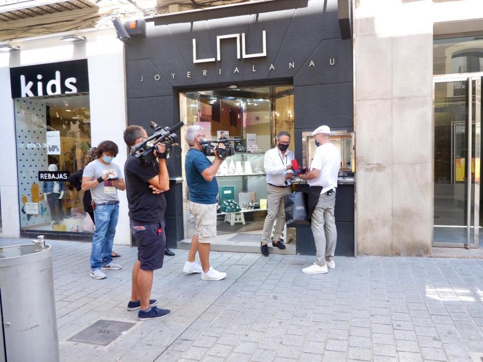 El "reality" "Escaparate" graba en la Joyería Lanau de Huesca