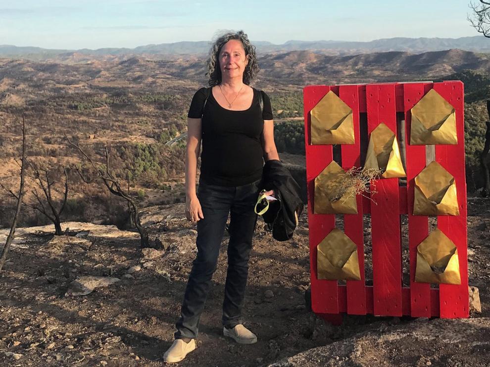 Divina Sabaté: “La obra sale de la pared y va al espacio, donde vive y crea vida”