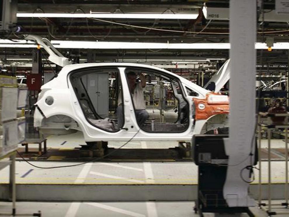 La planta de PSA-Opel España contratará a 200 trabajadores