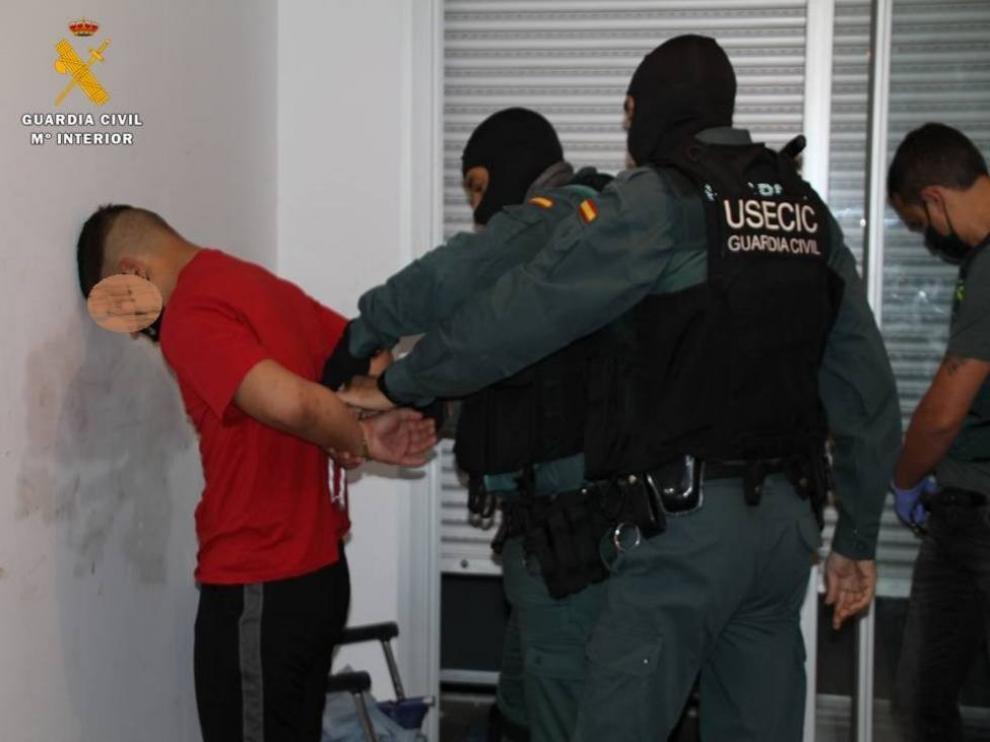 La Guardia Civil detiene a tres personas en una vivienda ocupada en Utebo