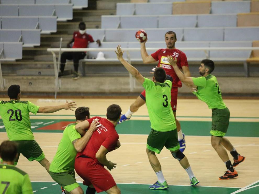 Bada Huesca se estrena ante Guadalajara y con público