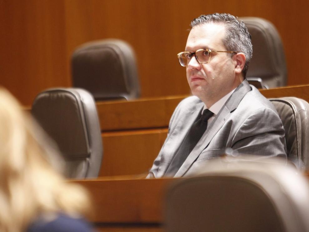 Cs lamenta la situación de la linea Huesca-Canfranc y pide renovar los trenes de media distancia