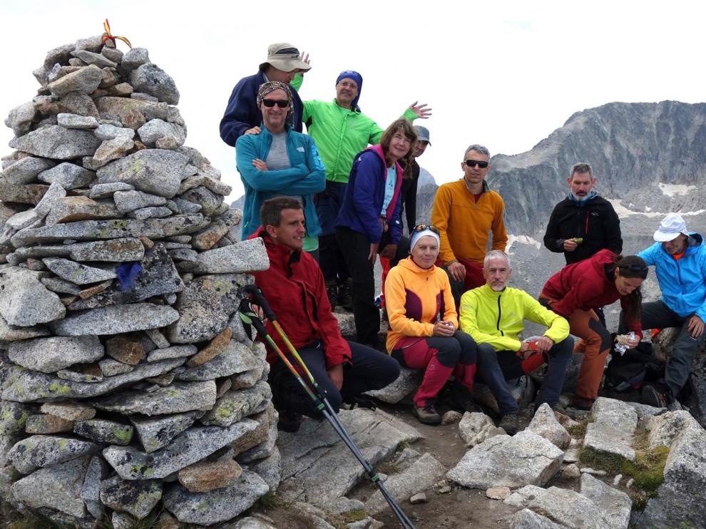 Ascenso al pico Mulleres para recuperar la actividad