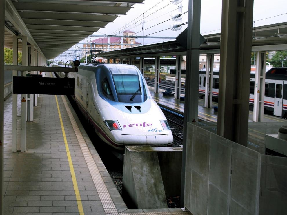 Luis Felipe sigue a la espera de que Renfe modifique el horario del AVE para que llegue antes a Madrid desde Huesca