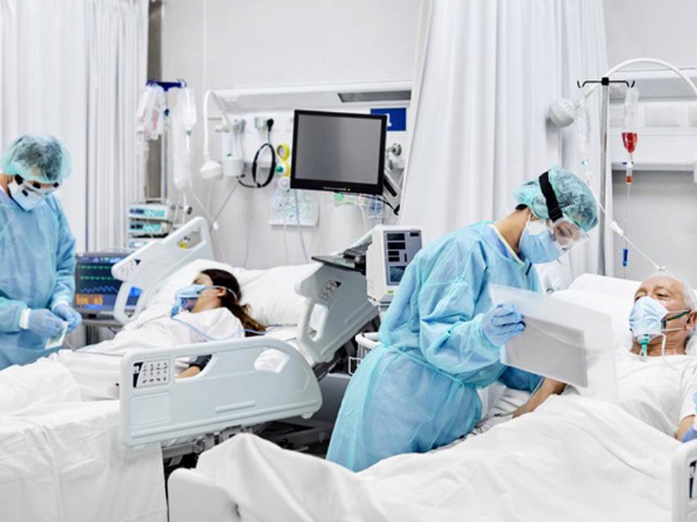 La presión hospitalaria aumenta en España y se duplican los ingresos en UCI en 20 días