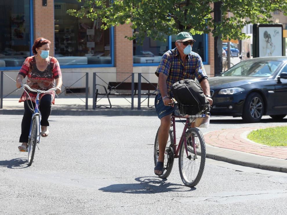 Los usuarios de coches y bicis creen que en Huesca falta conciencia para que convivan estos vehículos