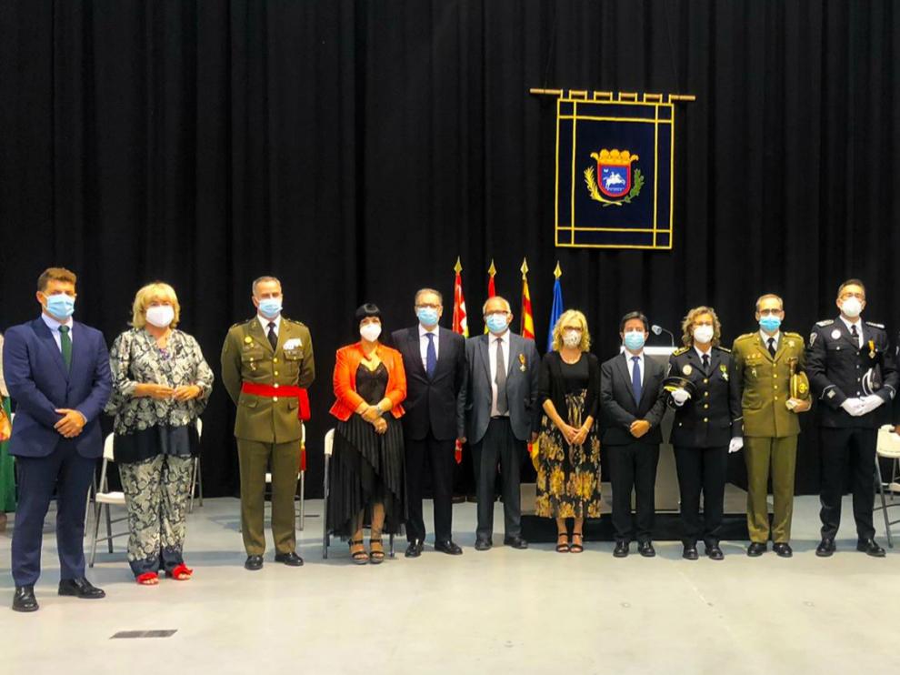 Luis Felipe destaca la ejemplar labor de la Policía Local de Huesca durante pandemia en la celebración de su festividad