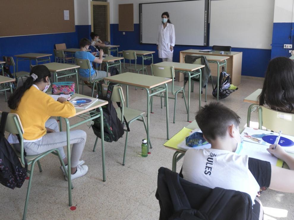 Csif denuncia que los docentes aragoneses puedan volver a trabajar si la PCR es negativa
