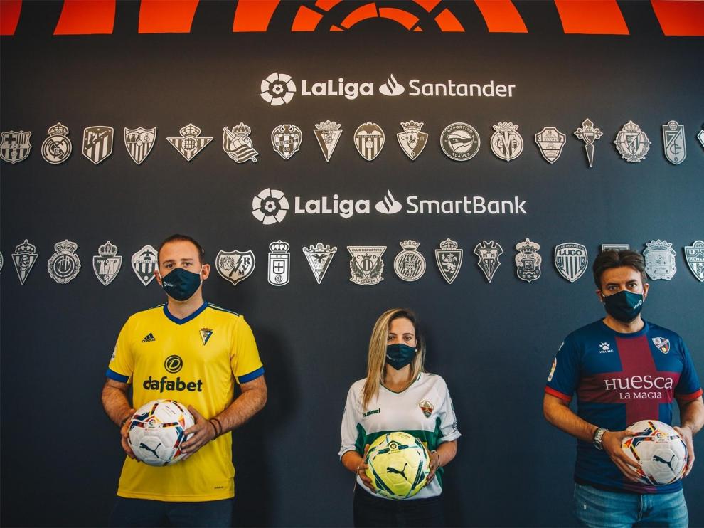 El escudo del Huesca ya brilla en la sede de LaLiga en Londres