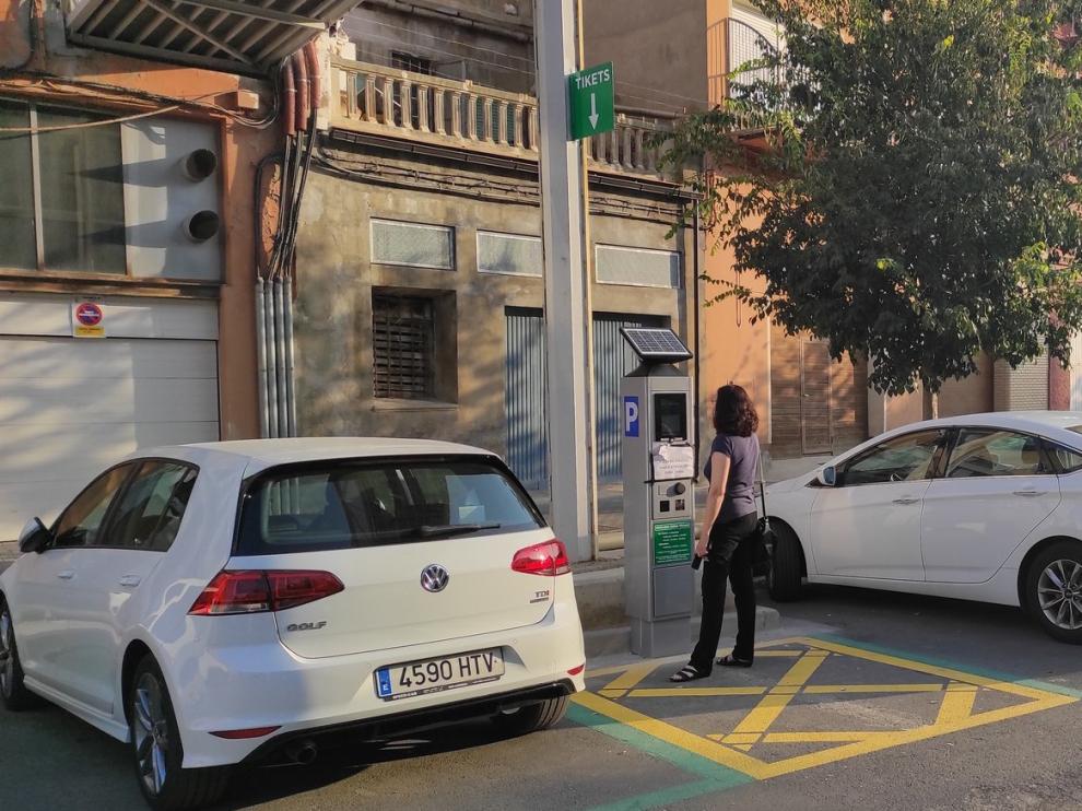 Entra en servicio la primera zona verde de aparcamiento en Fraga
