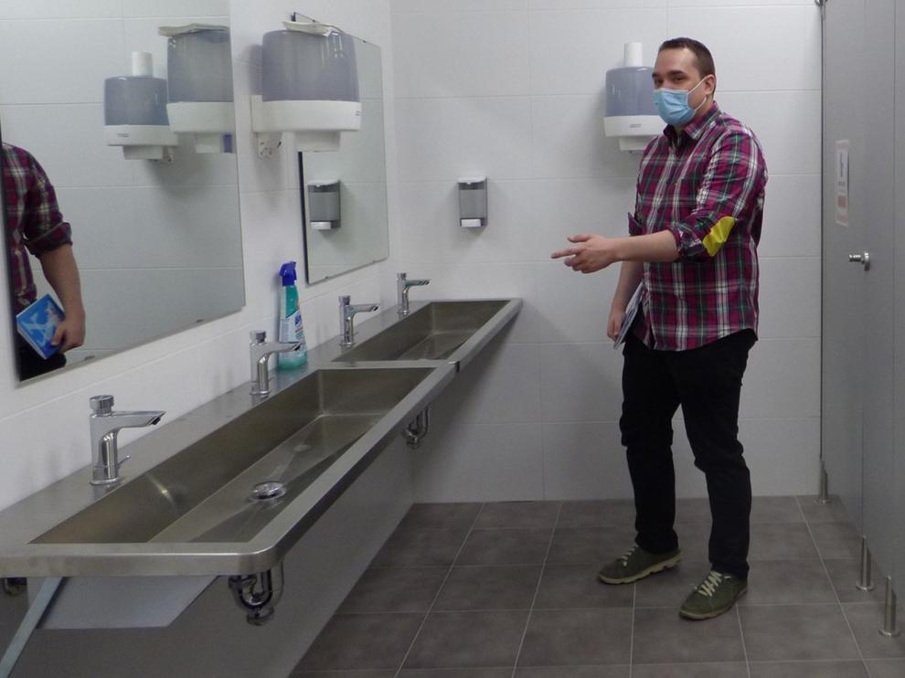 Arreglan baños del colegio Montecorona de Sabiñánigo