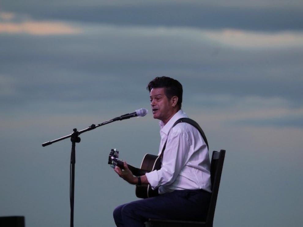 Juan Perro, profundidad y delicadeza en acústico en la Cartuja de los Monegros