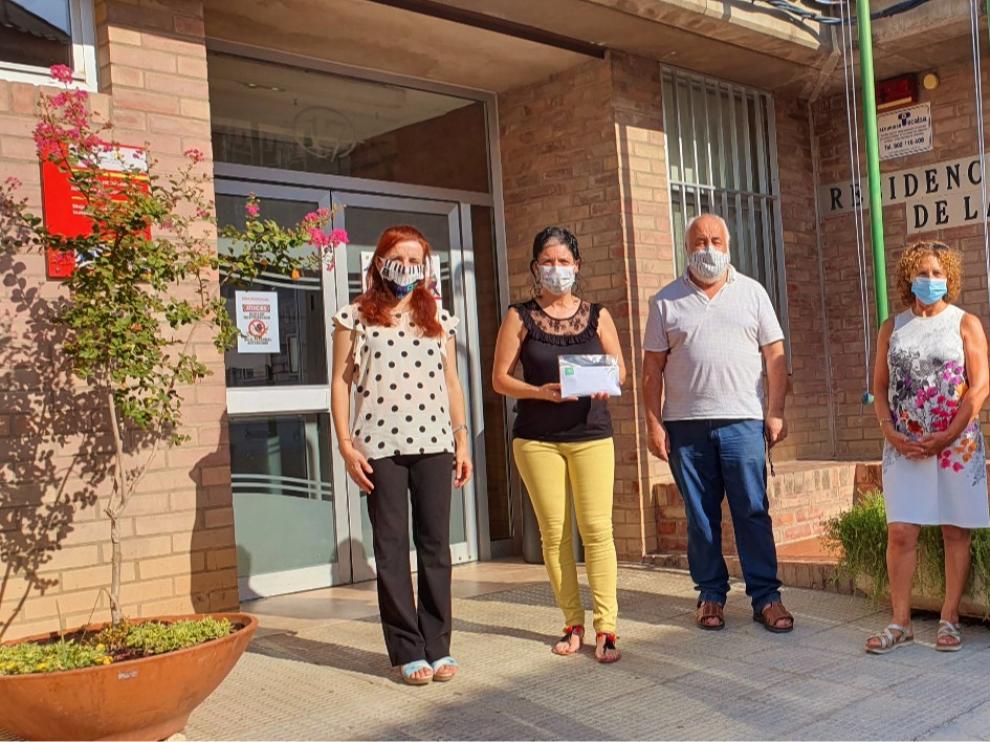 La Residencia de la 3º edad de Sariñena recibe un donativo de Monegros Keys