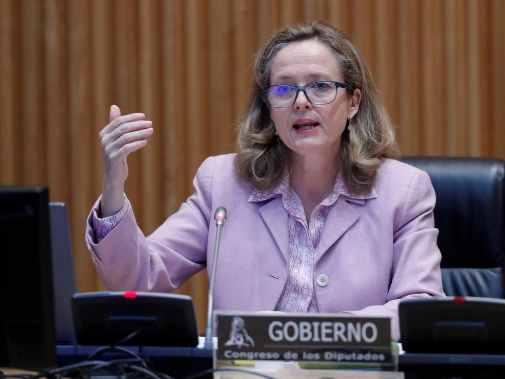 Calviño insiste en concentrar los ERTE en empresas que no puedan reabrir