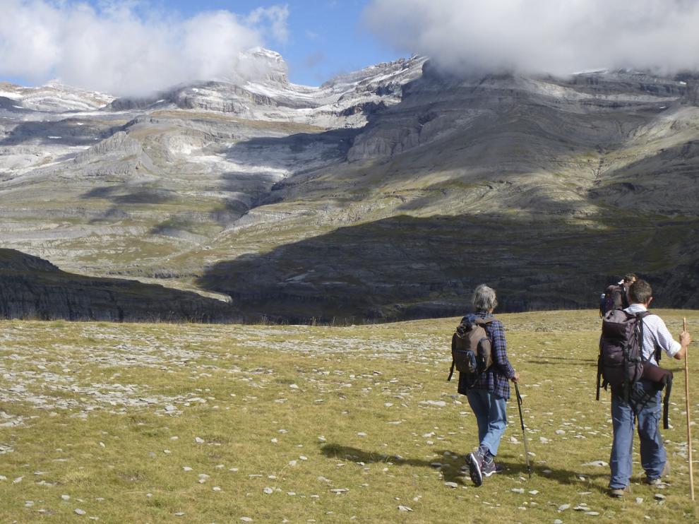 La Federación Aragonesa de Montañismo convoca el Día del Senderista frente al coronavirus