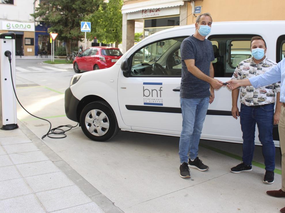 El Ayuntamiento de Binéfar incorpora el primer vehículo eléctrico a su flota