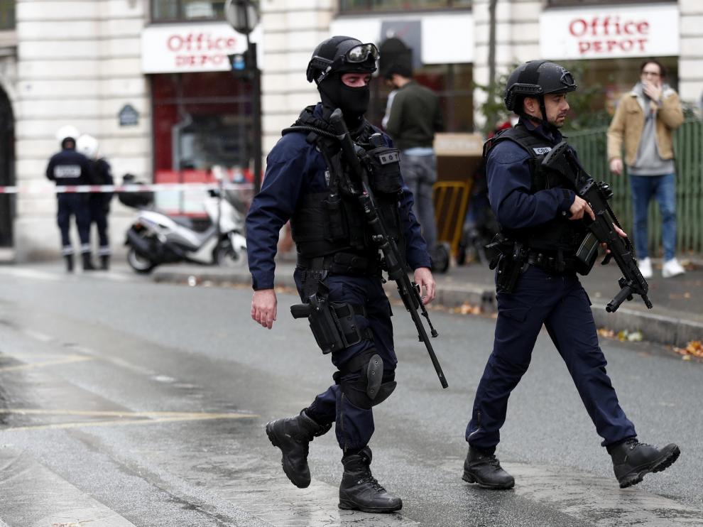 Detenido el autor principal del ataque con dos heridos cerca de la antigua sede de 'Charlie Hebdo'