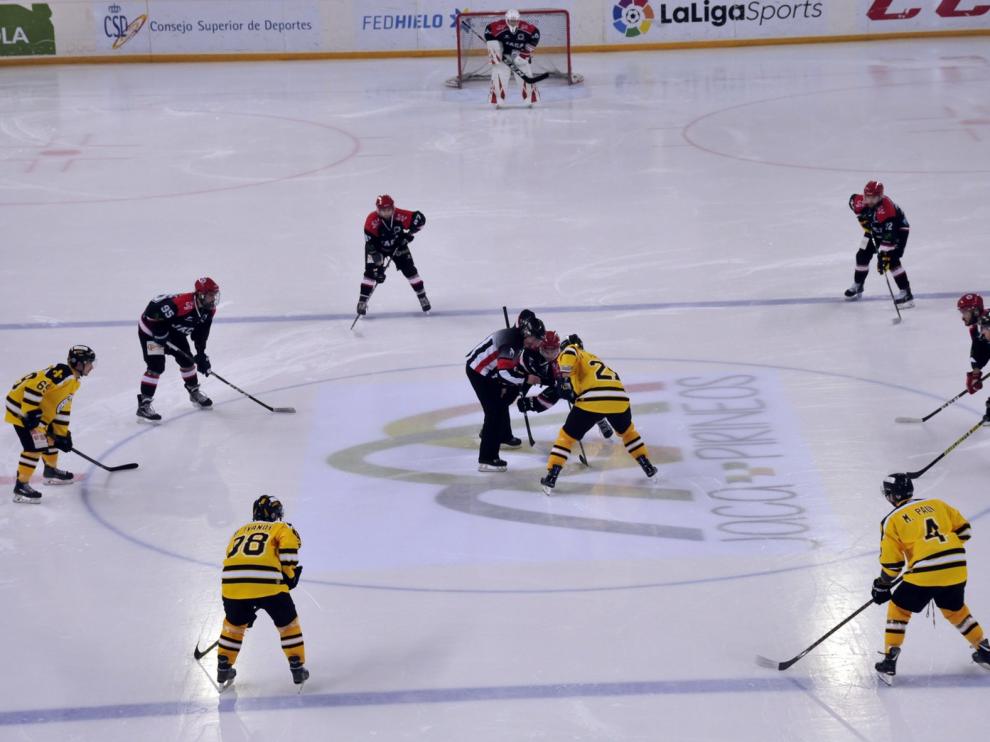 El Club Hielo Jaca, preparado para su difícil estreno ante el Puigcerdà