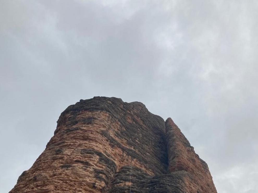 Rescatan a una escaladora que se quedó suspendida en Riglos
