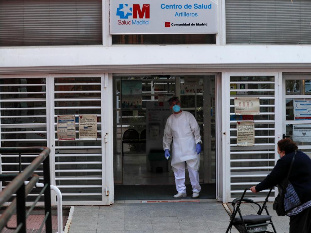 El presidente de la Organización Médica Colegial a favor de que Madrid vuelva a casi una fase 1
