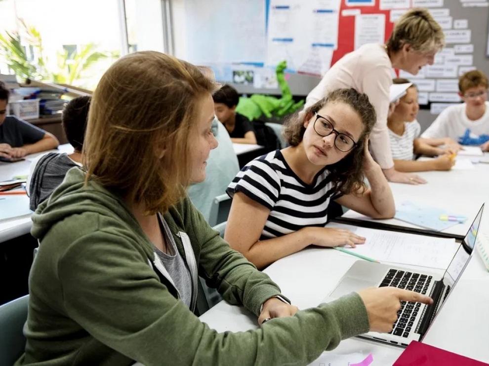 El informe PISA señala la fractura digital en las escuelas en Brasil y España