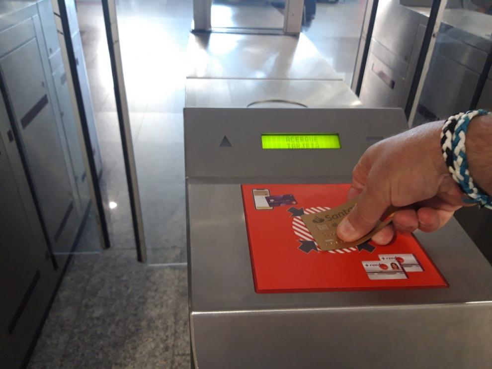 Renfe implantará el acceso y pago directo con tarjeta en tornos de Cercanías