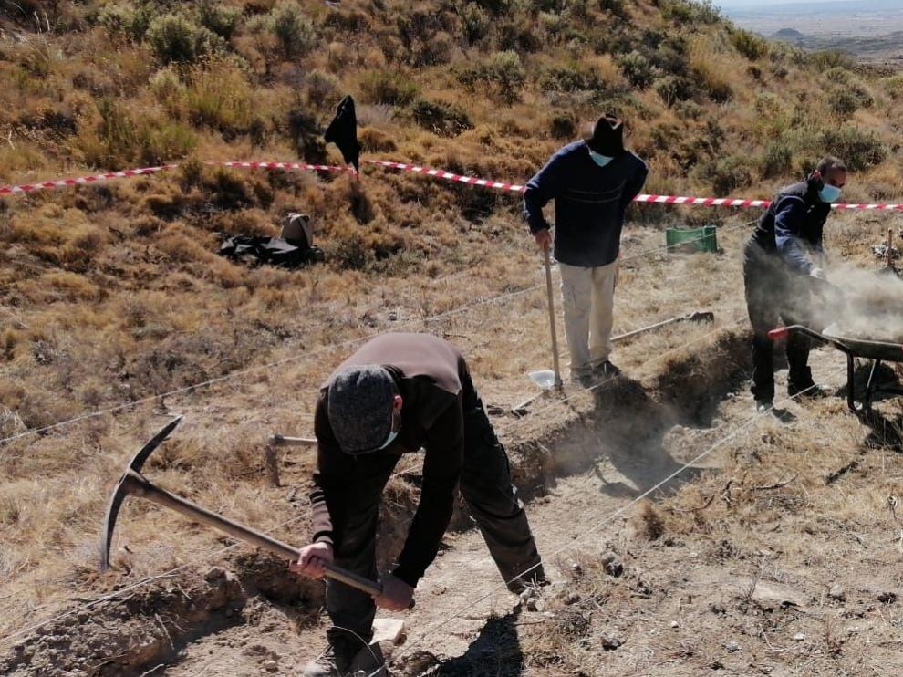 Farlete inicia la exhumación en una cuneta donde podrían encontrarse varios cuerpos de la época de la Guerra Civil