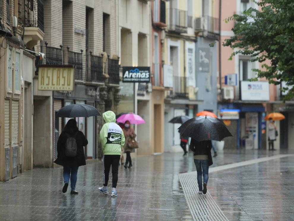 La ciudad de Huesca recibe casi 20 litros por metro cuadrado