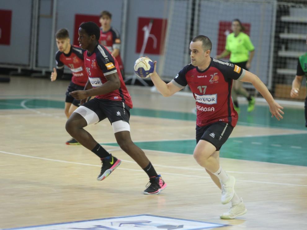 Avefor Huesca roza sus primeros puntos ante el Ademar Zaragoza