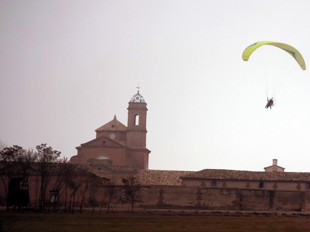 Organizan un curso de vuelo en parapente en noviembre en los Monegros