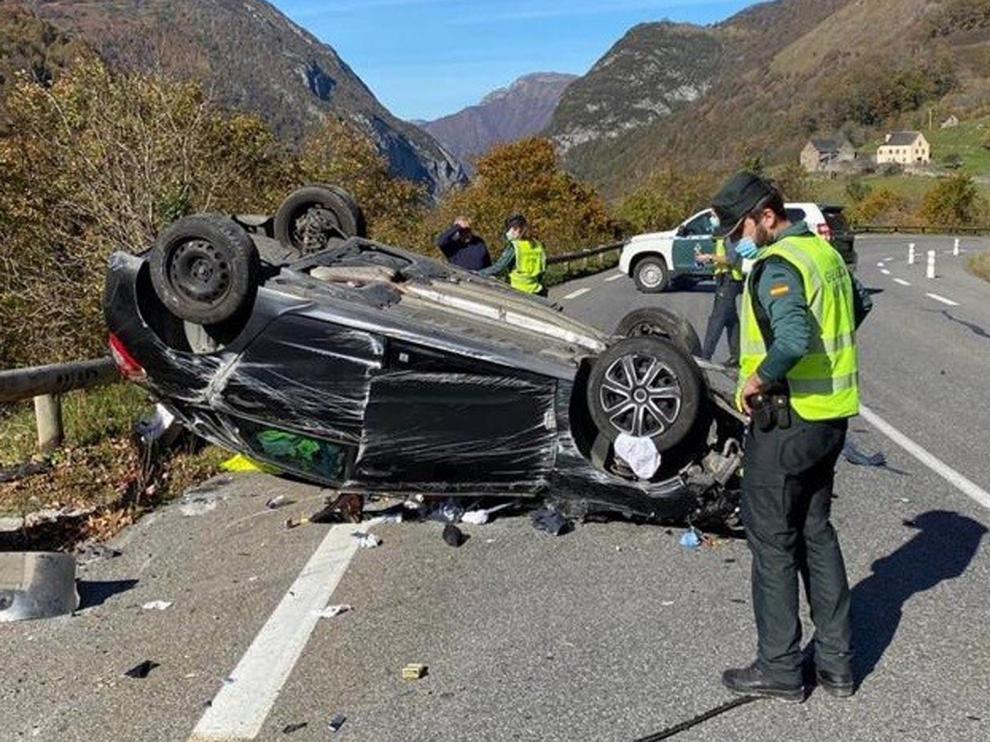 El vehículo que se saltó el control en el Somport intentó arrollar a dos agentes