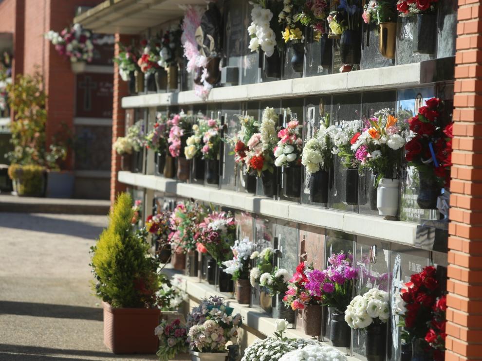 Día de Todos los Santos en el cementerio de Huesca