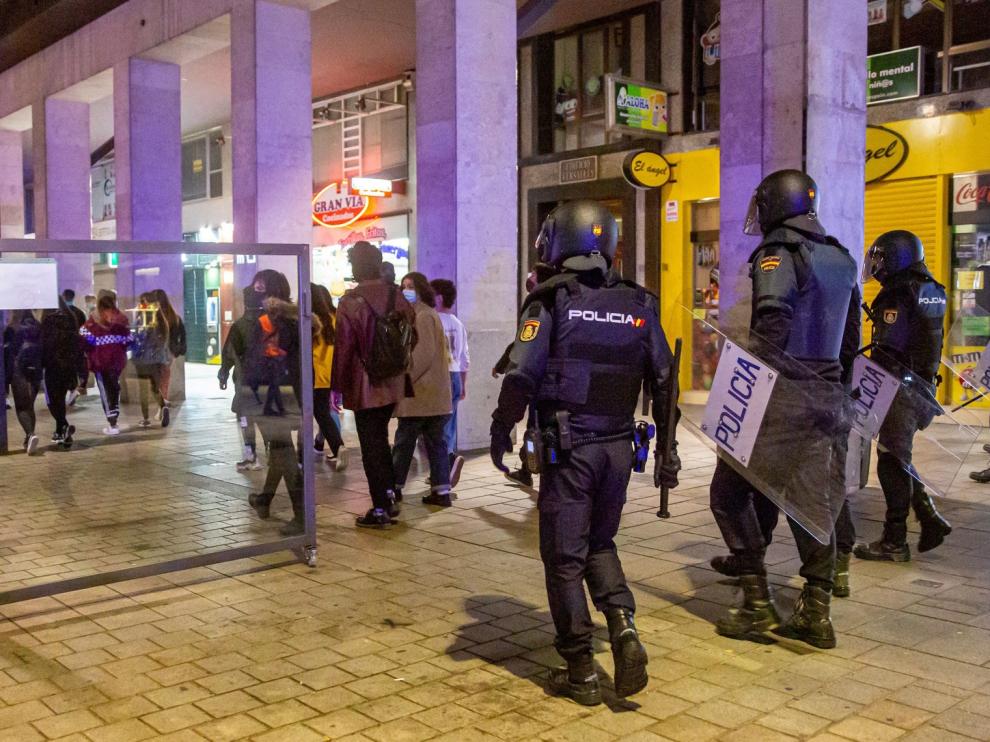 Tercera noche de graves disturbios en Logroño y León por las restricciones