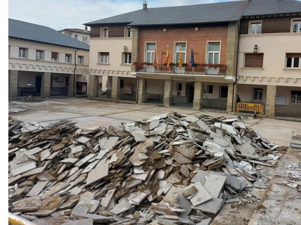 Remodelan la plaza de España de Sabiñánigo