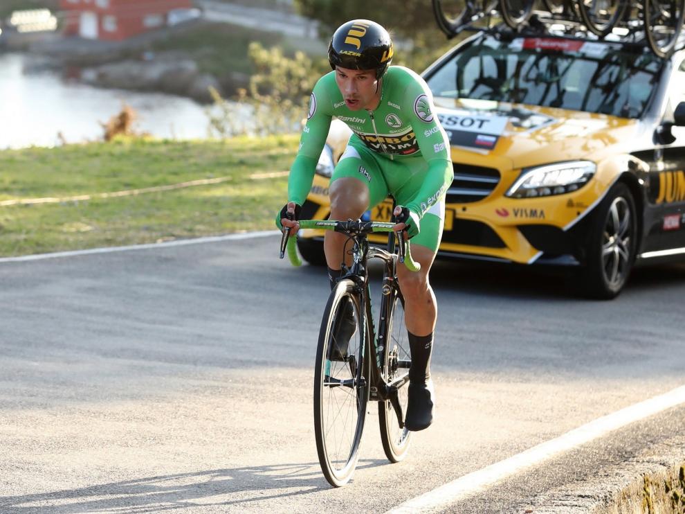 Roglic sale de rojo de la crono