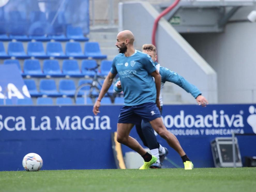 Mikel Rico, feliz novedad en el entrenamiento del Huesca