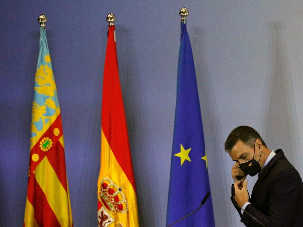 Sánchez dice que las campañas de vacunación "podrían estar" en mayo, para el fin del estado de alarma