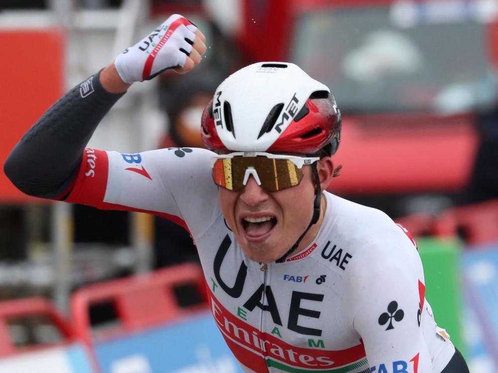 Philipsen gana el esprint de una etapa maratoniana de la Vuelta a España