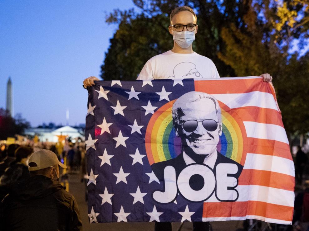 Biden roza la victoria tras la cuarta noche de agónico escrutinio