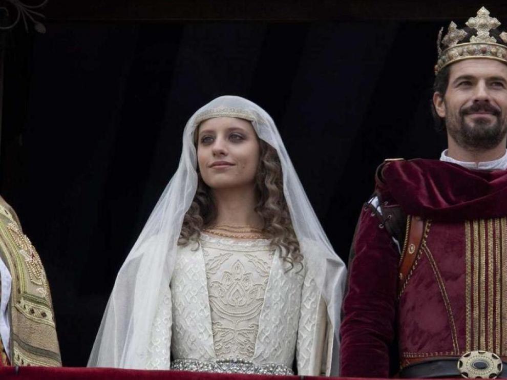 Elena Rivera, Michelle Jenner y Rodolfo Sancho, en "Los herederos de la tierra"