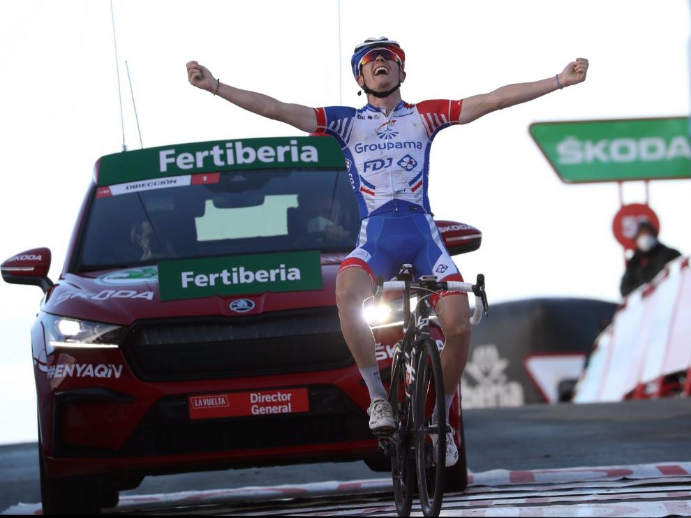 Roglic aguanta a Carapaz y es virtual ganador