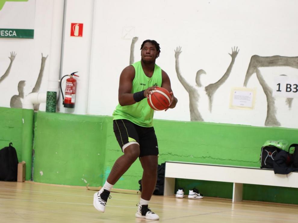 Butler ya entrena en Huesca y completa la plantilla de Levitec