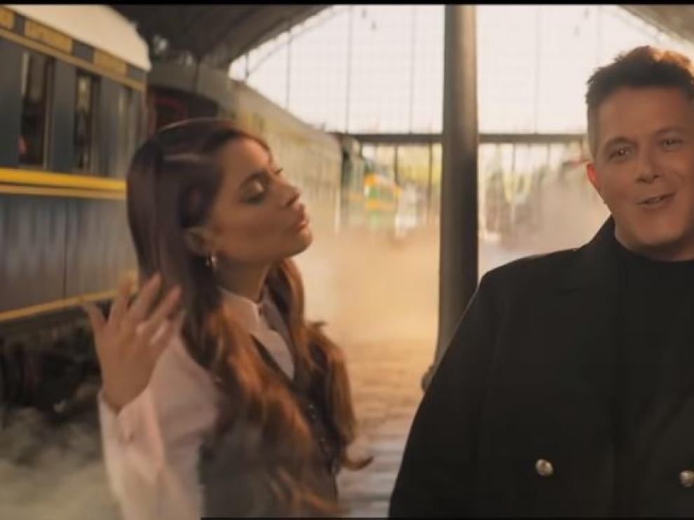 Sanz y Stoessel ratifican su química con el tema "Un beso en Madrid"